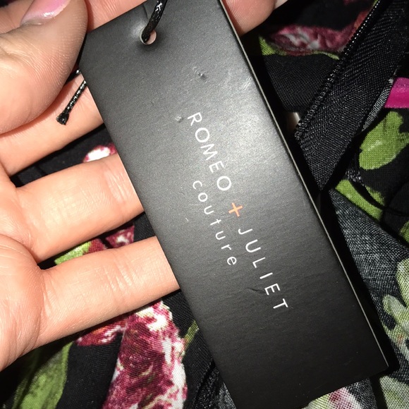 Romeo and Juliet Couture kimono sleeved romper - Picture 4 of 4